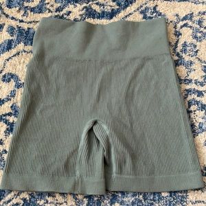 Seamless ribbed bike shorts